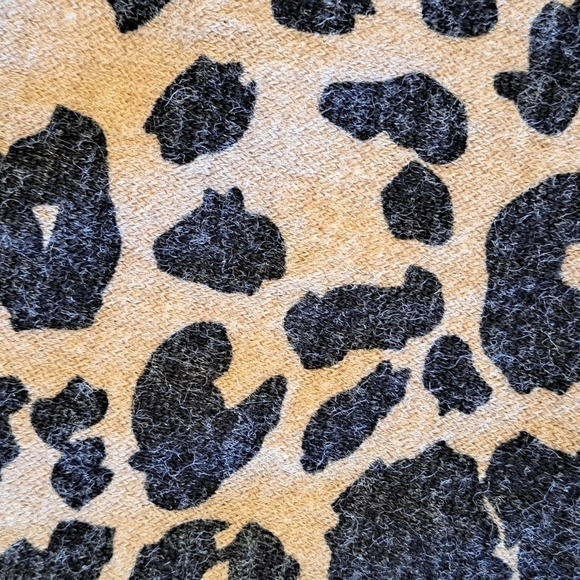 Dress Up Women's Leopard Print Poncho With Side Slits One Size - Picture 6 of 7